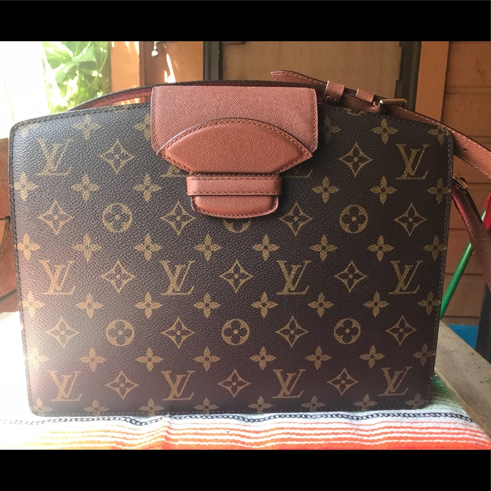 Vintage Louis Vuitton shoulder bag